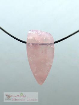 Preview: Freudentränen,  handgeschliffener Rosenquarz Schmuckanhänger (Var.2)